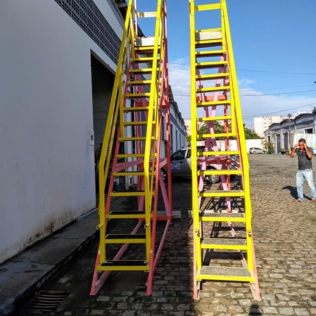 Fabricação de escada plataforma para a Ford